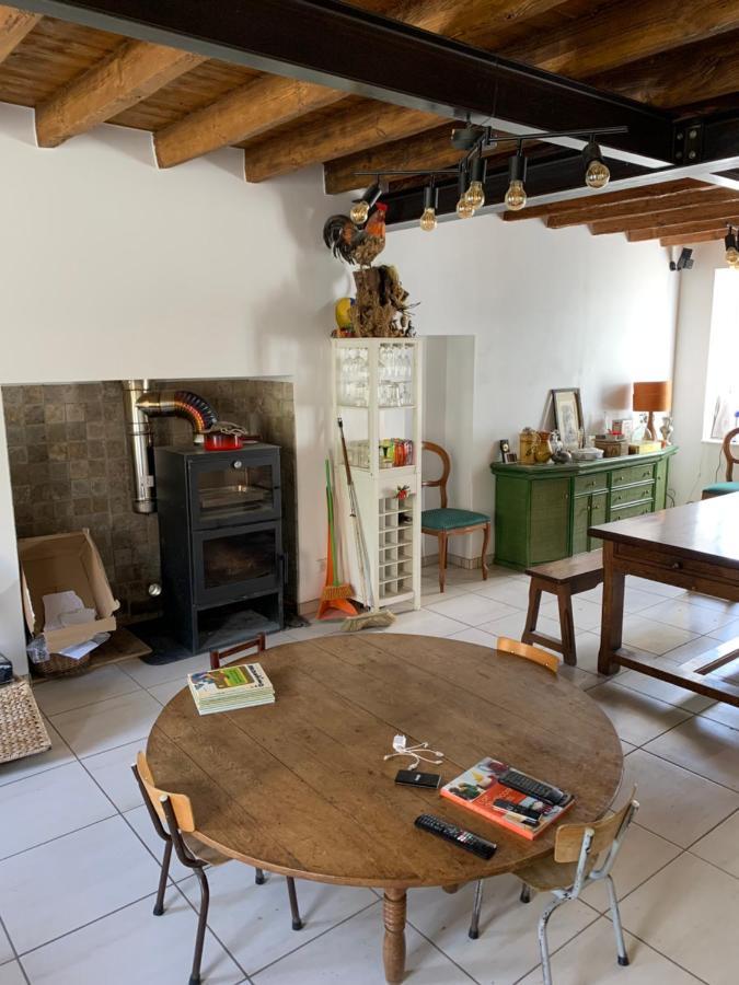 Busset Liages Situe Dans Le Bourbonnais 1 Chambres Lit Double Et Un Clic Clac Exterior photo